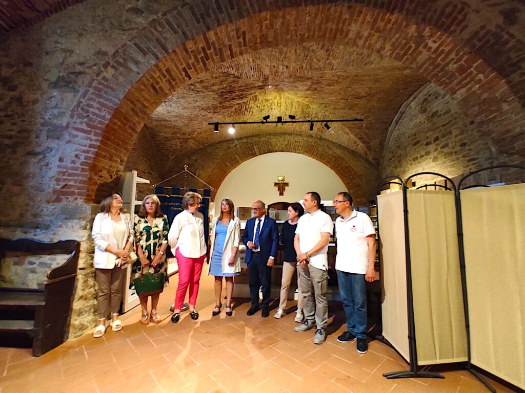 INNER WHEEL Arezzo Toscana Europa dona alla Misericordia di Arezzo