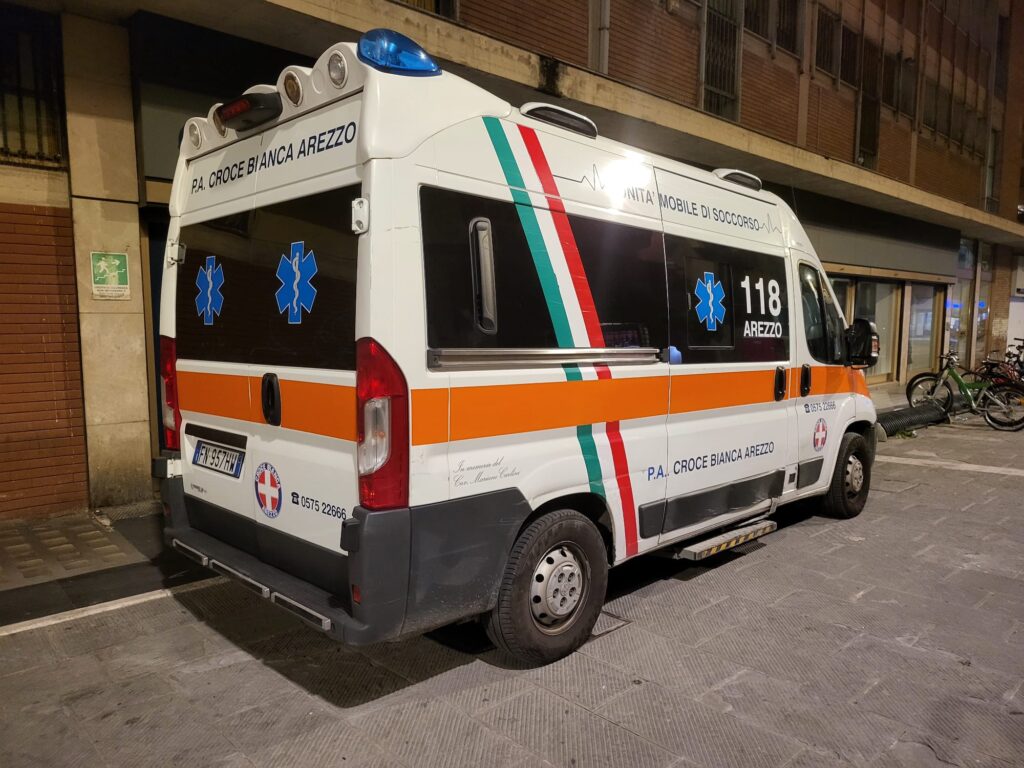 Fatto esecrabile contro un’ambulanza della Croce Bianca in servizio!